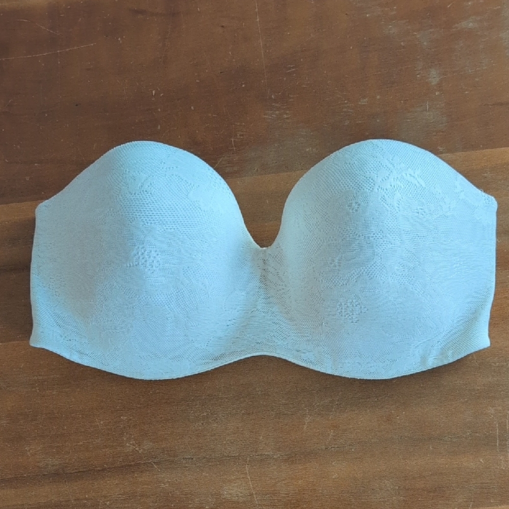 Victoria's Secret Body By Victoria Strapless Lace Bra - While